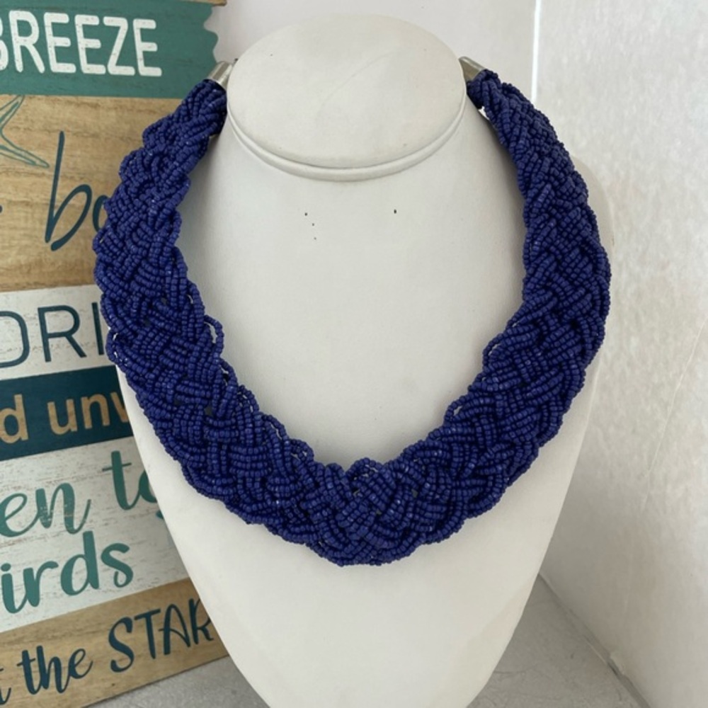JADE FAMILY VINTAGE STATEMENT NECKLACE